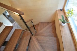 Metalltrepp, tammest astmetega