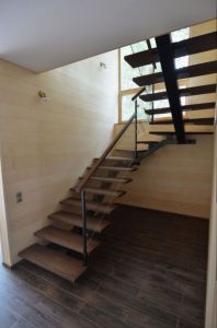 Metalltrepp, tammest astmetega